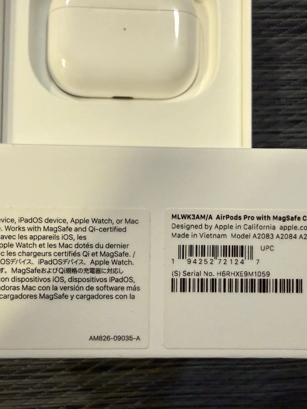 Apple AirPods Pro /MagSafe Case - White great condition new silicone ear pieces - Picture 6 of 7